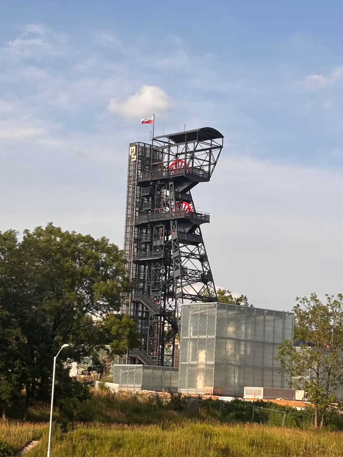 Le chevalement minier historique de Katowice, témoin du passé industriel de la Haute-Silésie